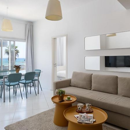 Sea View 2 Bedroom Apartment With Bomb Shelter 텔아비브 외부 사진