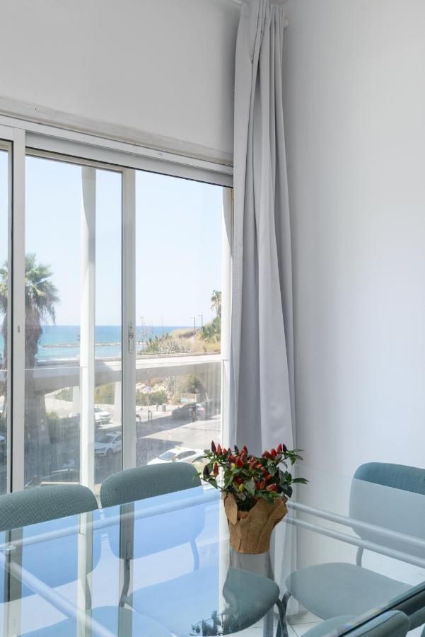 Sea View 2 Bedroom Apartment With Bomb Shelter 텔아비브 외부 사진