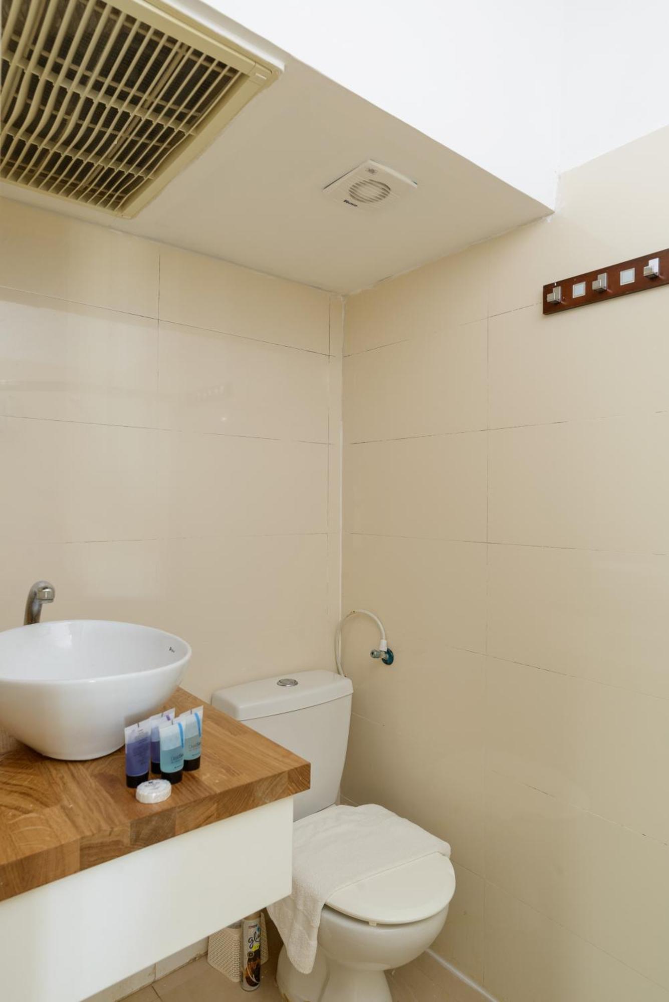 Sea View 2 Bedroom Apartment With Bomb Shelter 텔아비브 외부 사진