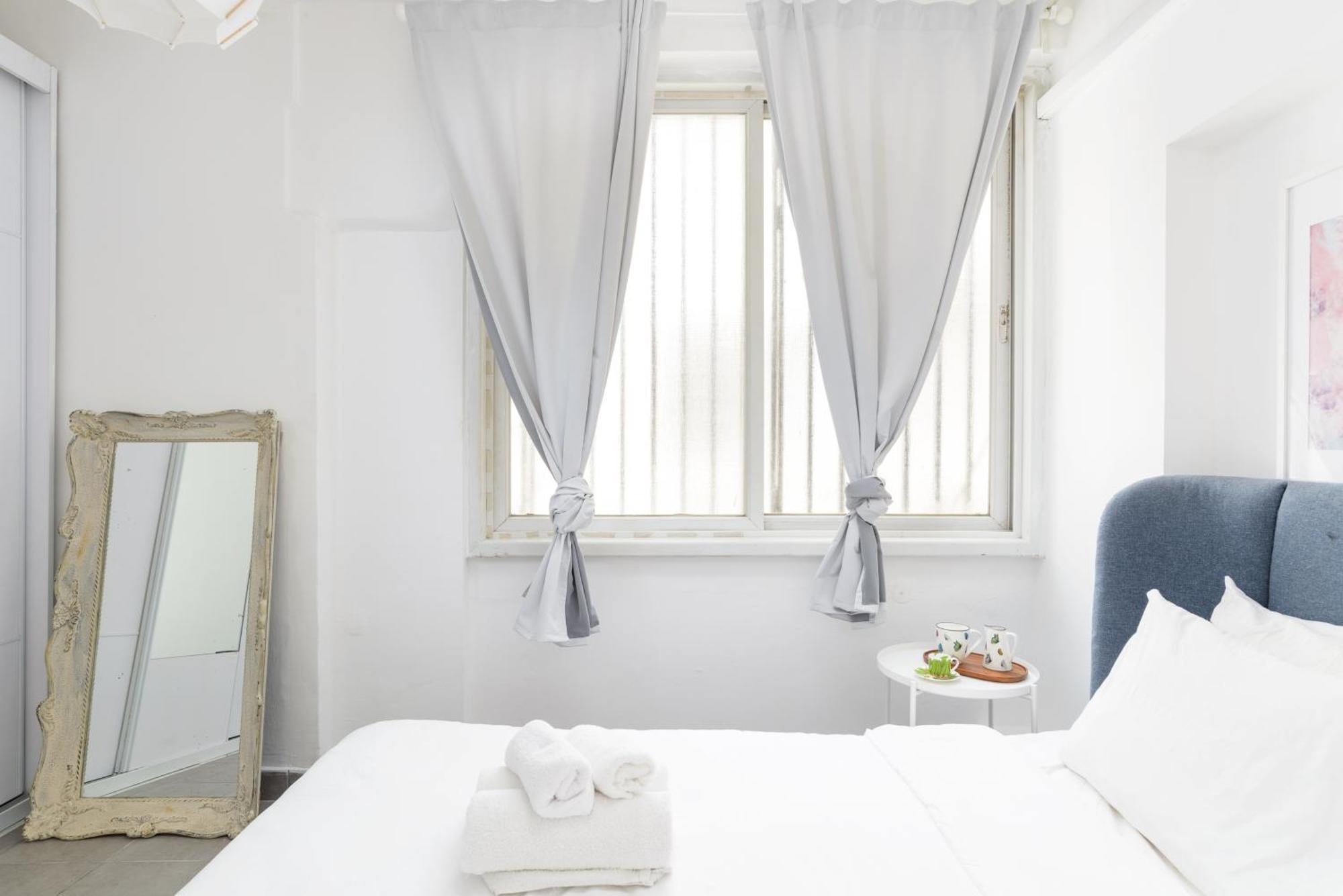 Sea View 2 Bedroom Apartment With Bomb Shelter 텔아비브 외부 사진