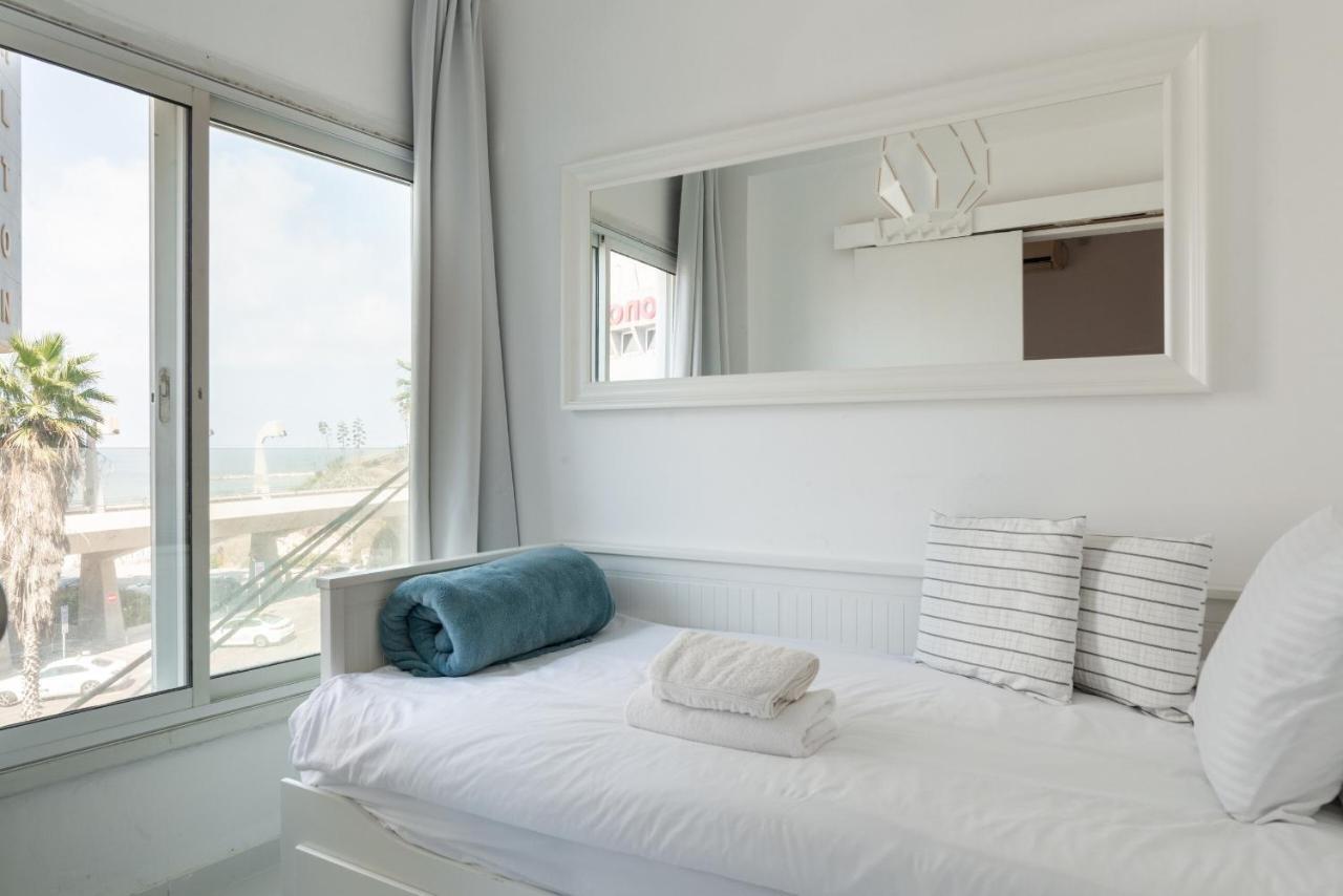 Sea View 2 Bedroom Apartment With Bomb Shelter 텔아비브 외부 사진