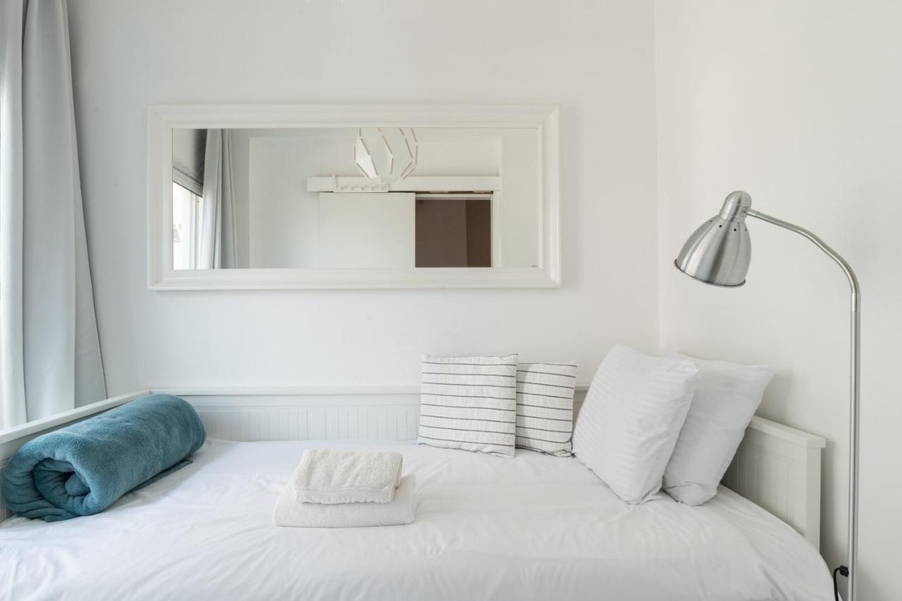 Sea View 2 Bedroom Apartment With Bomb Shelter 텔아비브 외부 사진